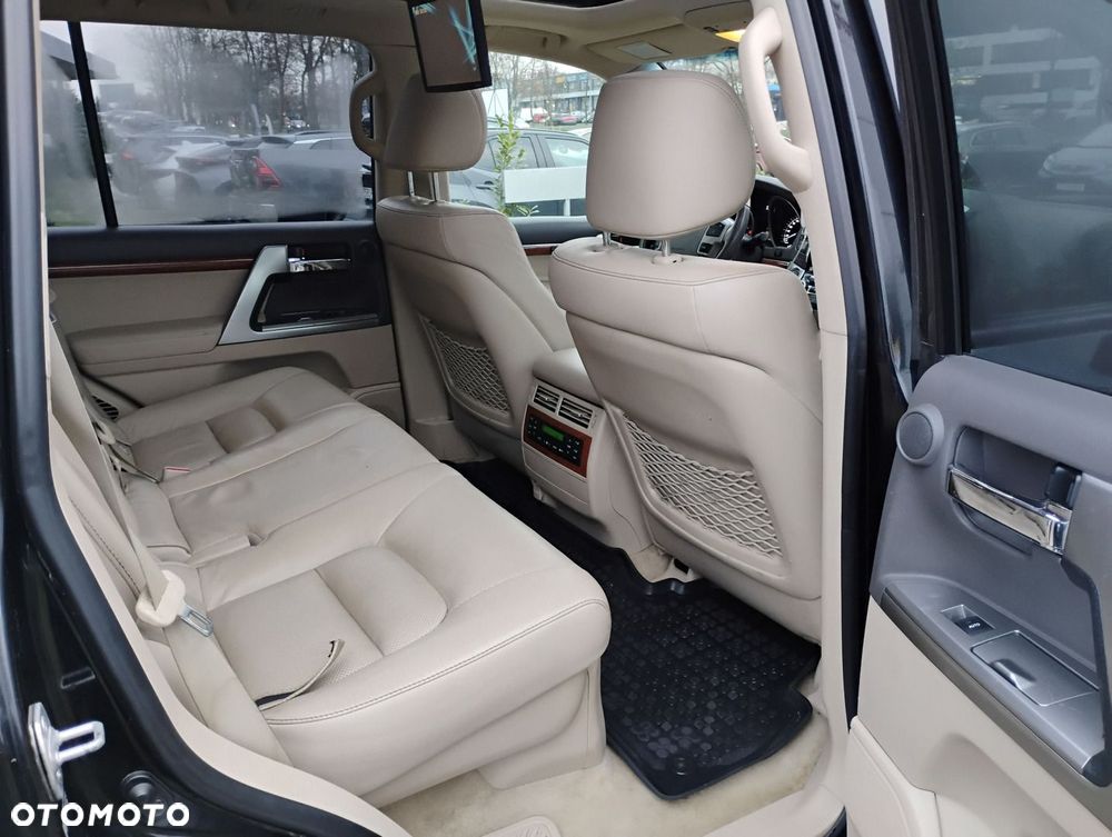 Toyota Land Cruiser - 21