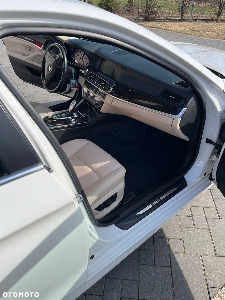 BMW Seria 5 535i xDrive - 7