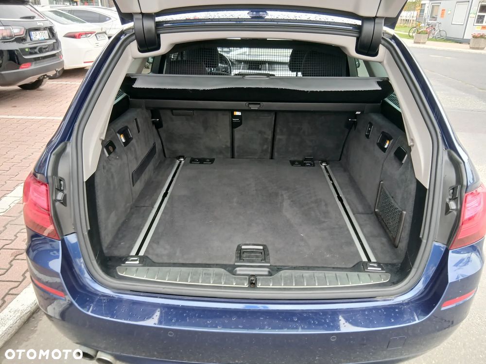 BMW Seria 5 528i xDrive - 16
