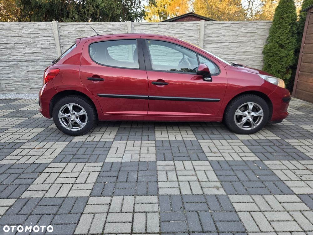 Peugeot 207 - 1