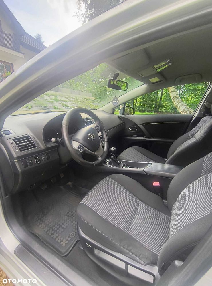 Toyota Avensis - 5