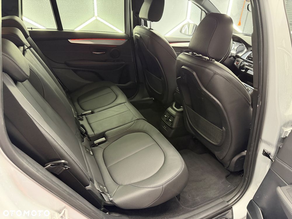 BMW Seria 2 220d xDrive Sport Line sport - 32