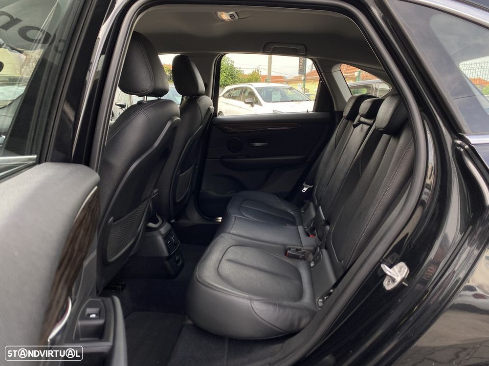BMW 216 Active Tourer d Line Luxury Auto - 32