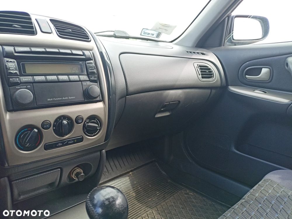 Mazda 323F - 11