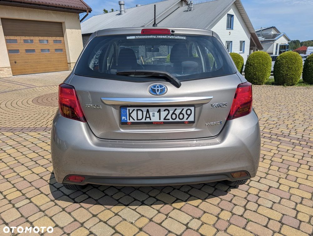 Toyota Yaris Hybrid 100 Premium - 8