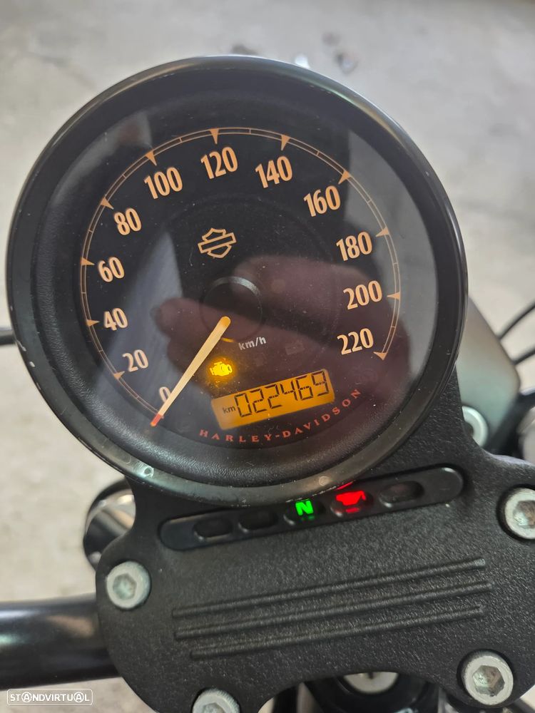 Harley-Davidson Sportster Iron 883 - 9