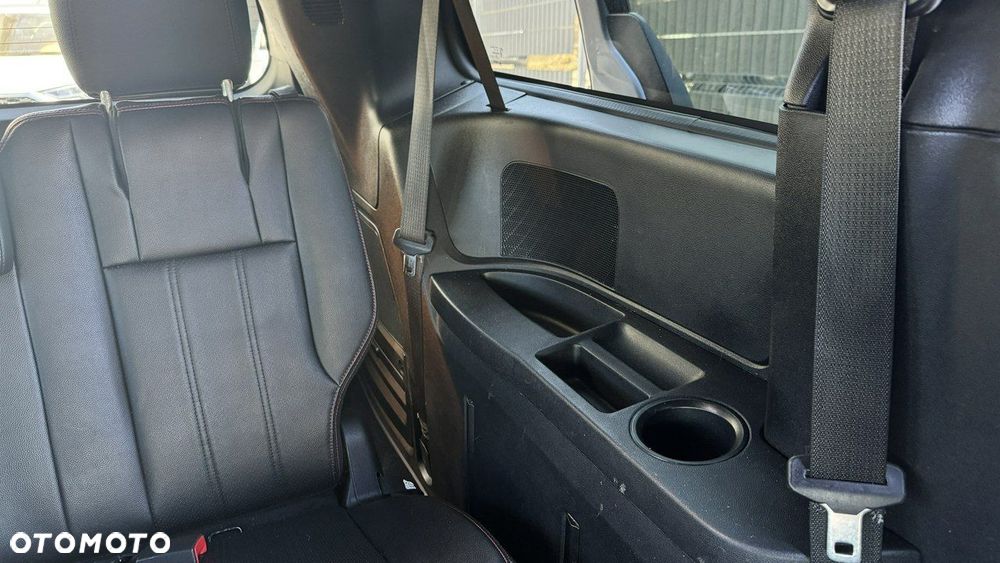 Dodge Grand Caravan - 25