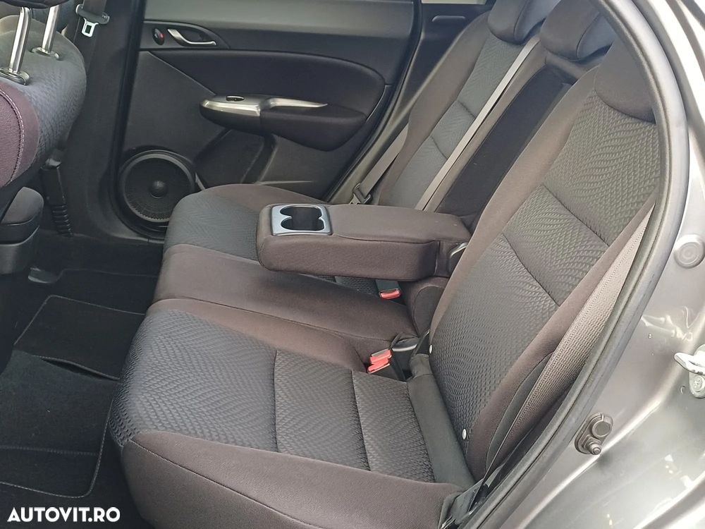 Honda Civic 1.8 SOHC i-VTEC MT Executive - 8