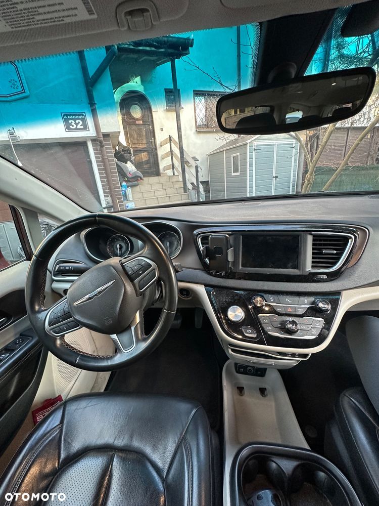 Chrysler Pacifica - 20