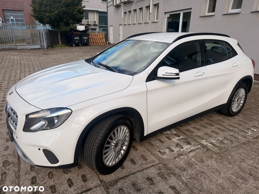 Mercedes-Benz GLA 180 Urban - 5