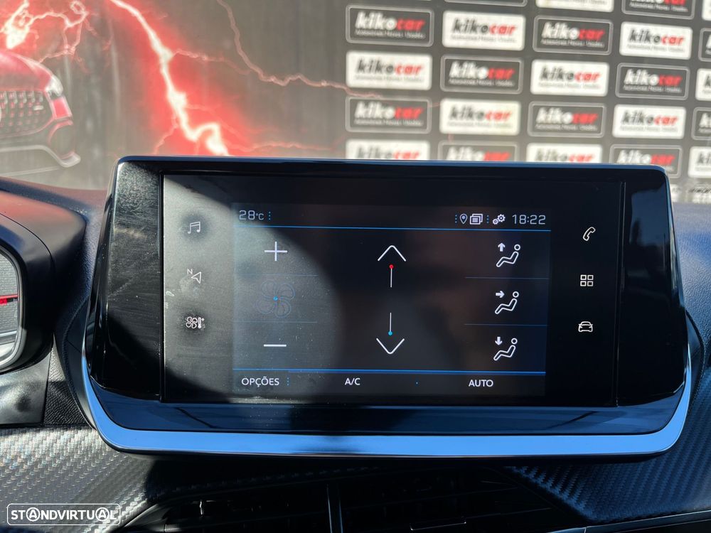 Peugeot 2008 1.5 BlueHDi Allure EAT8 - 36