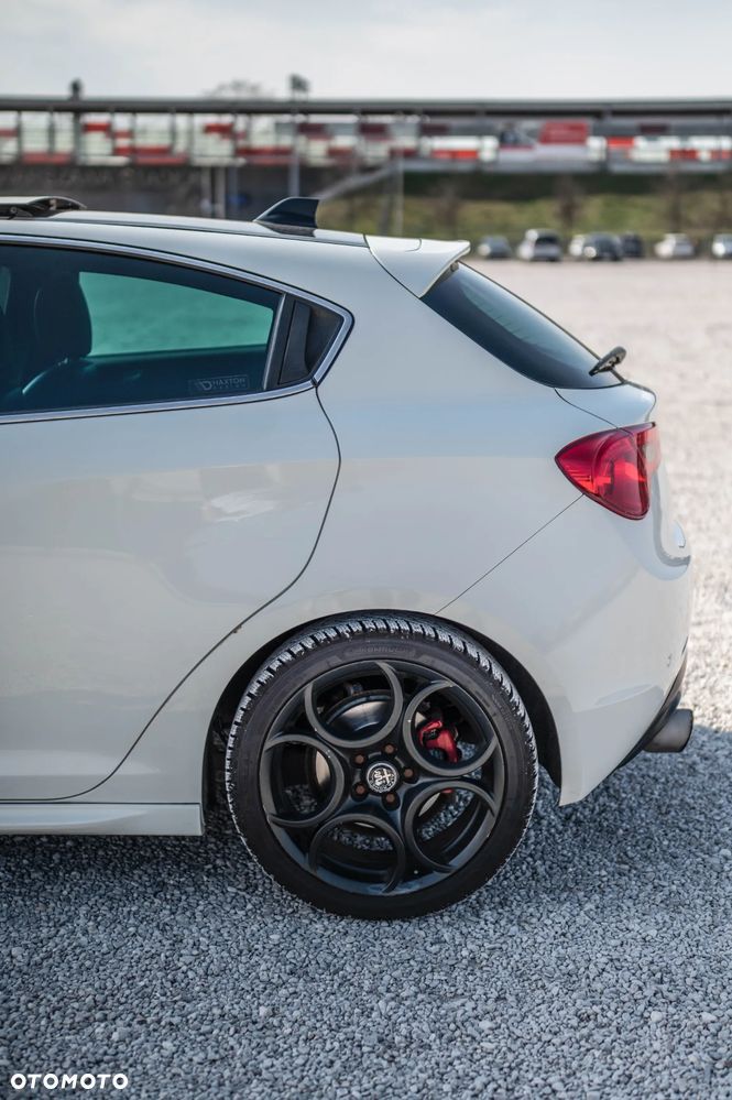 Alfa Romeo Giulietta ver-1750-tbi-quadrifoglio-verde - 9