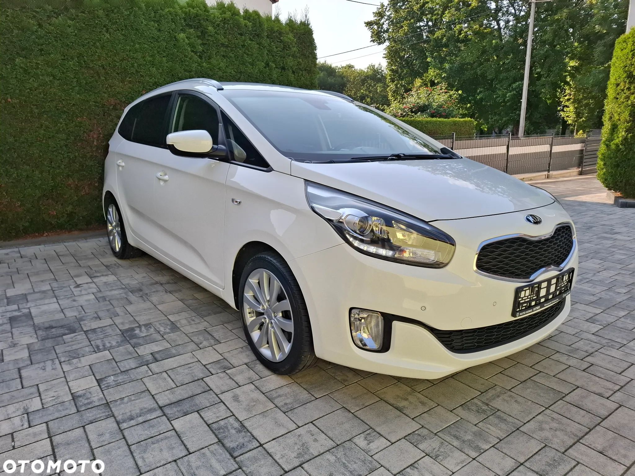 Kia Carens - 1