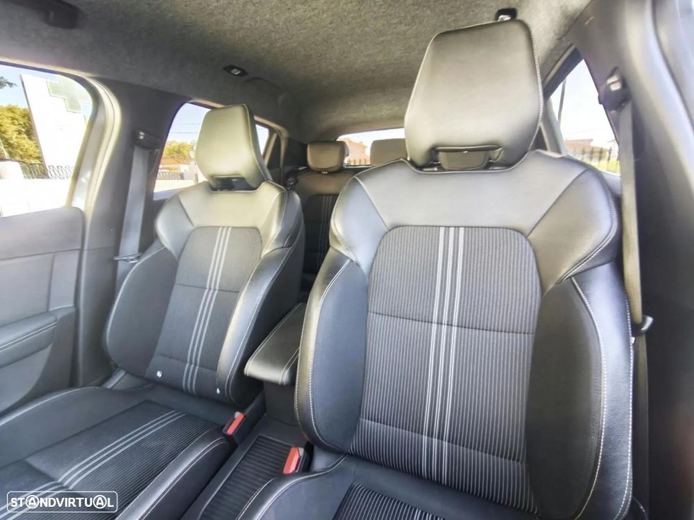 Renault Clio 1.6 E-Tech Full Hybrid RS Line - 27
