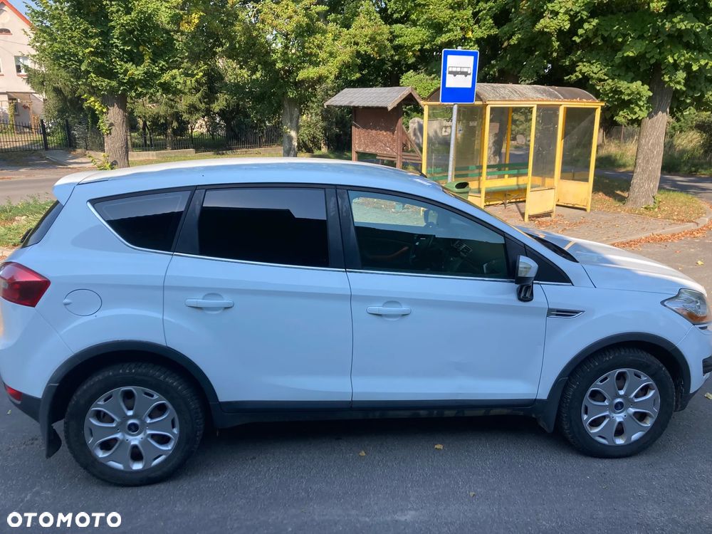 Ford Kuga 2.0 TDCi 2x4 Titanium - 6