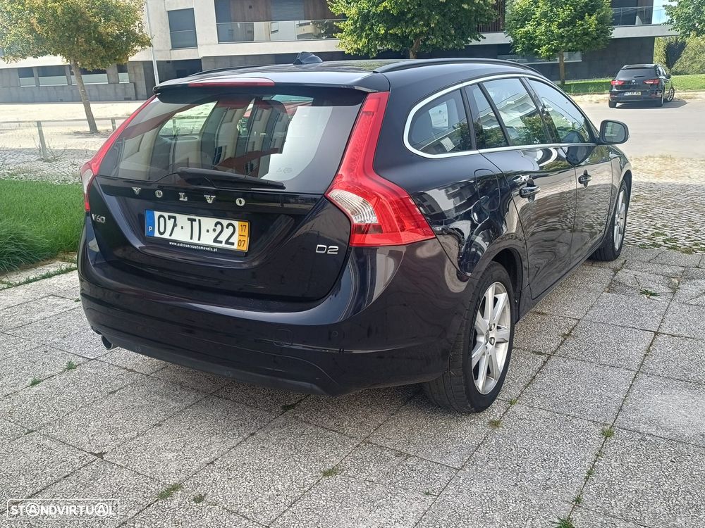 Volvo V60 2.0 D2 Momentum - 5