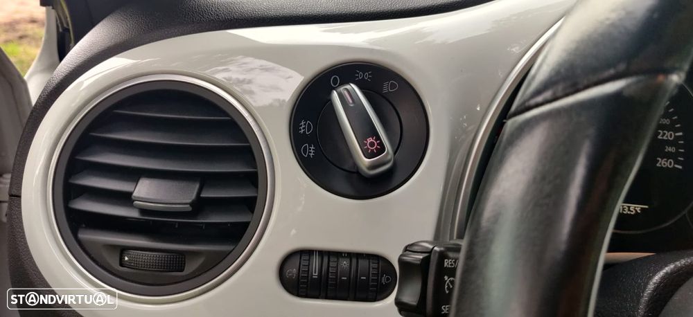 VW New Beetle 2.0 TSI Sport DSG - 27