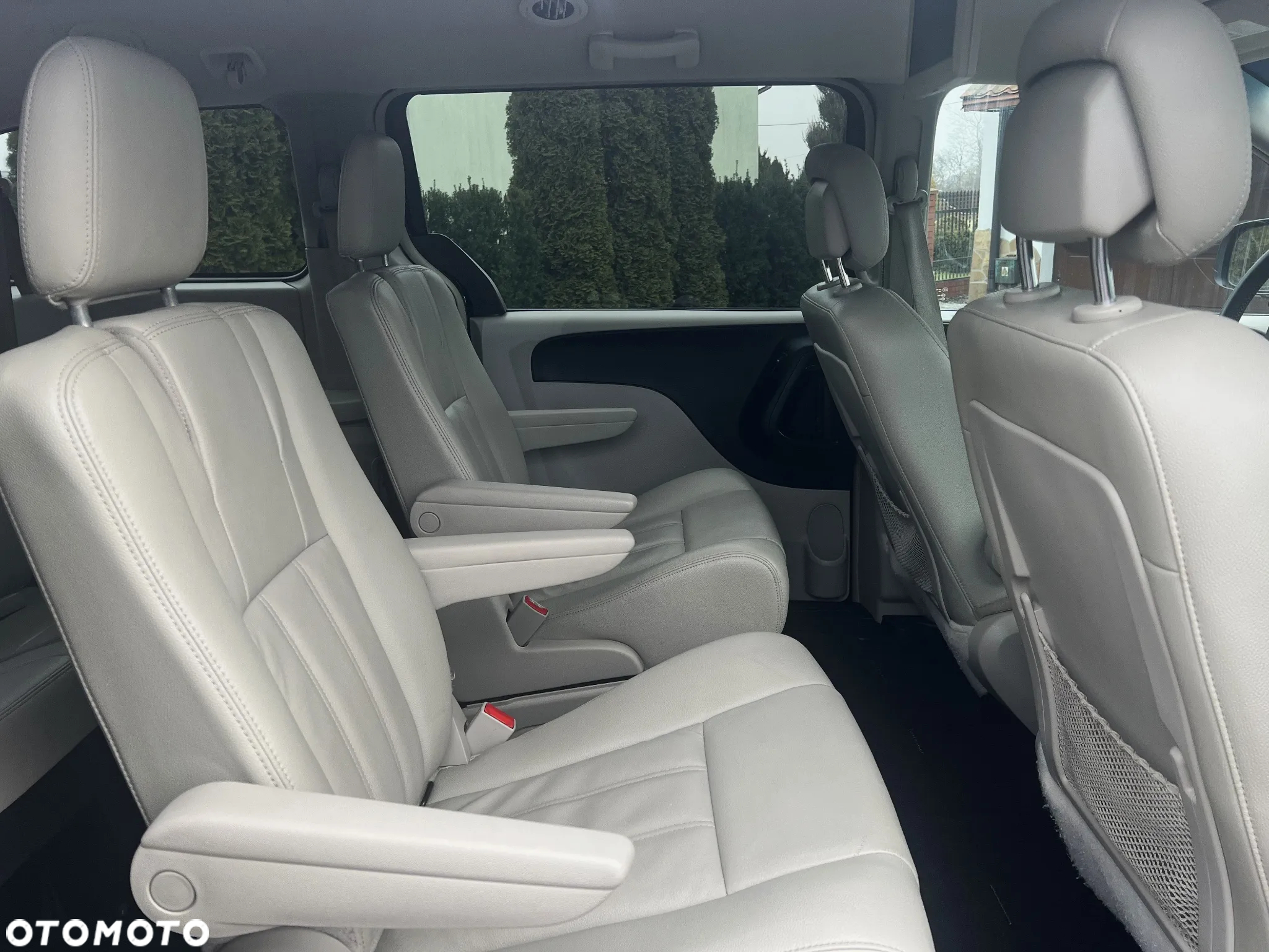 Chrysler Town & Country - 19