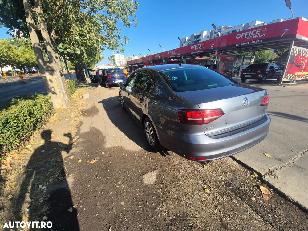 Volkswagen Jetta 2.0 TDI Comfortline - 3