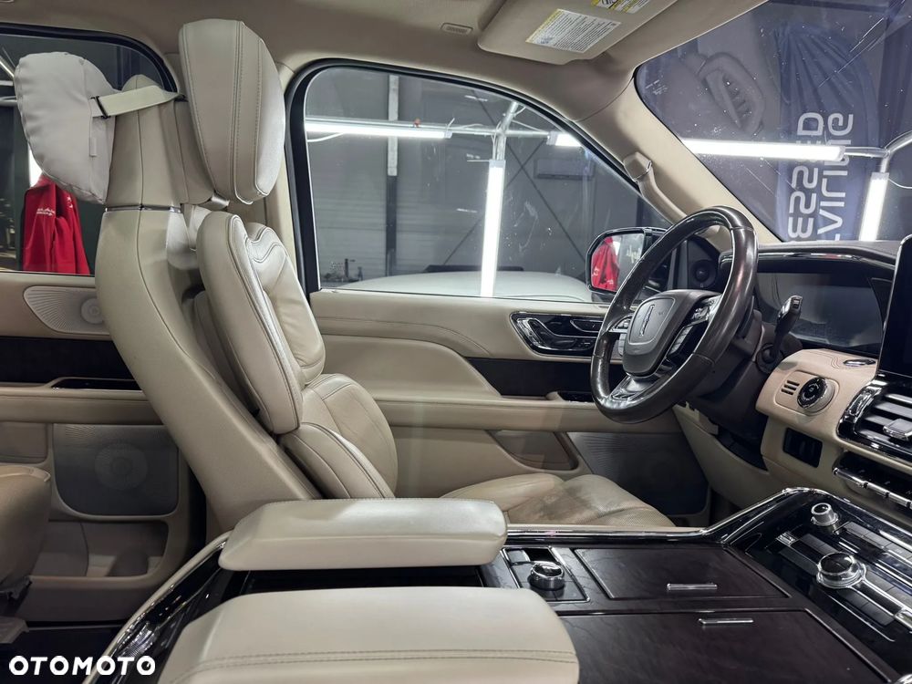 Lincoln Navigator - 16