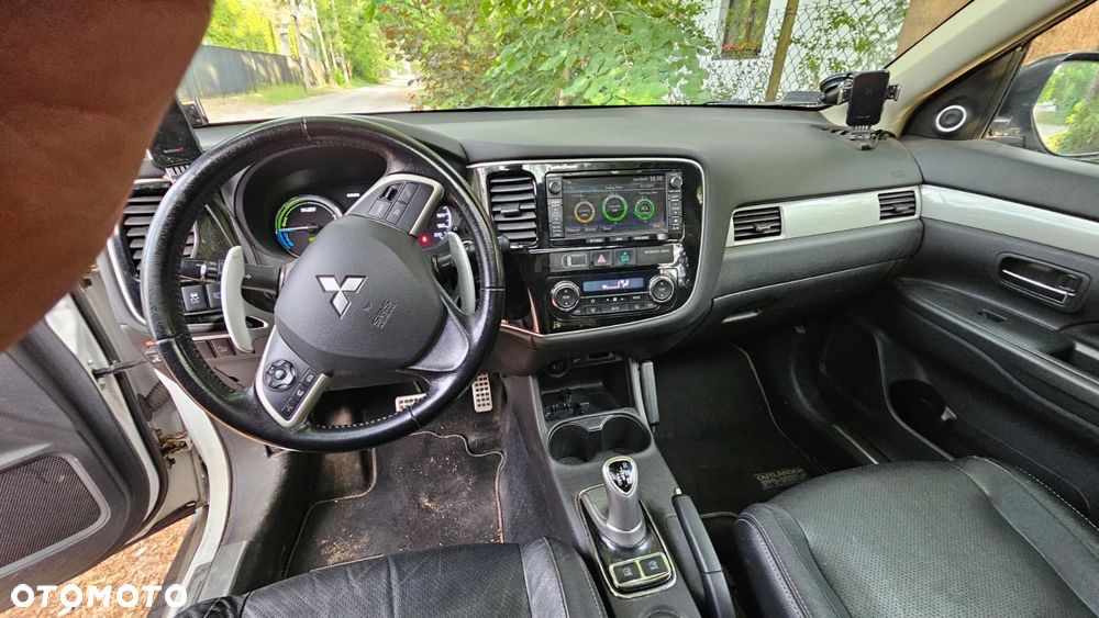 Mitsubishi Outlander Instyle NAVI - 16