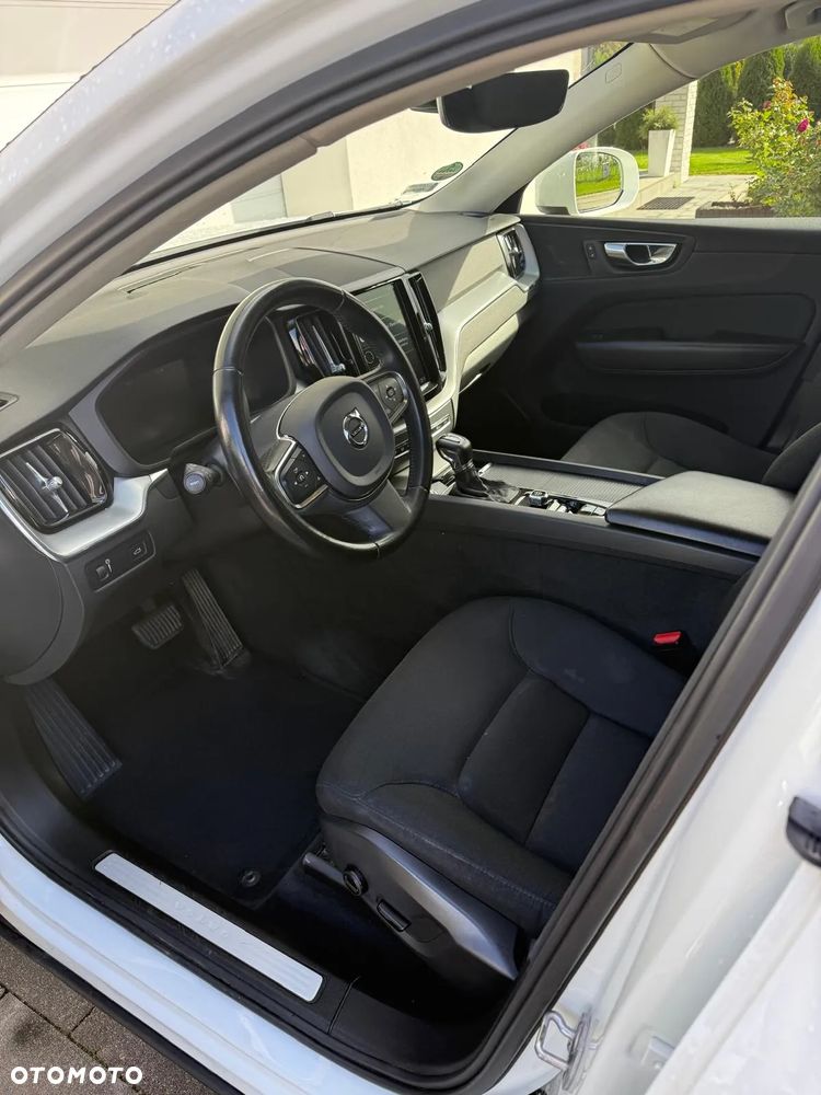 Volvo XC 60 T4 Momentum - 9