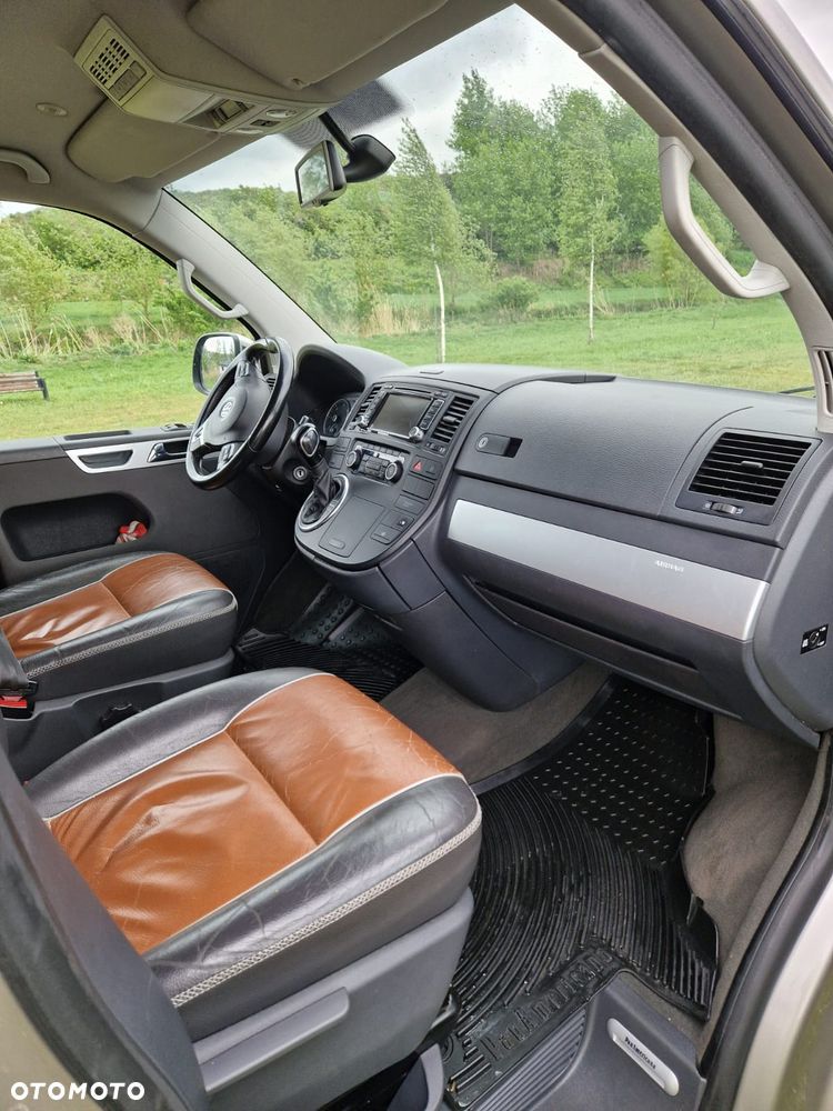 Volkswagen Multivan - 25