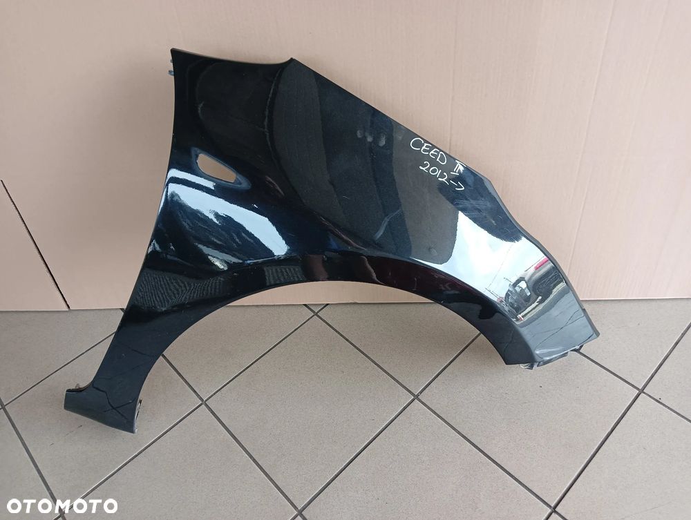KIA CEED II 2012- PRAWY BŁOTNIK PRZEDNI - 1
