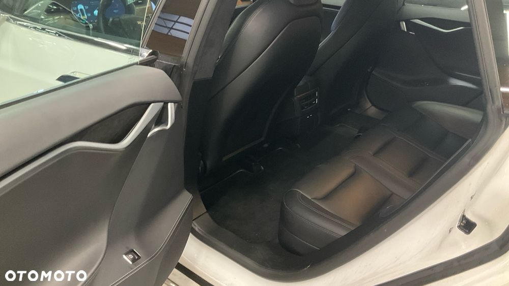 Tesla Model S - 12