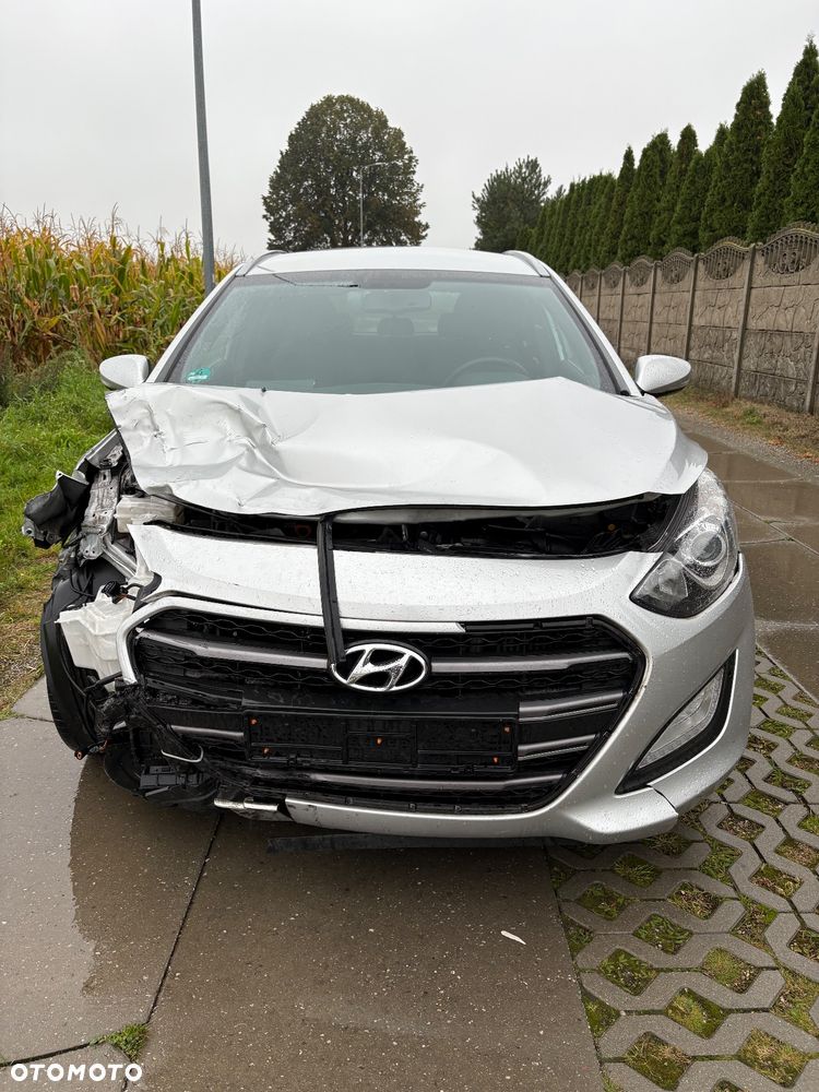Hyundai i30 blue 1.6 CRDi Passion - 2