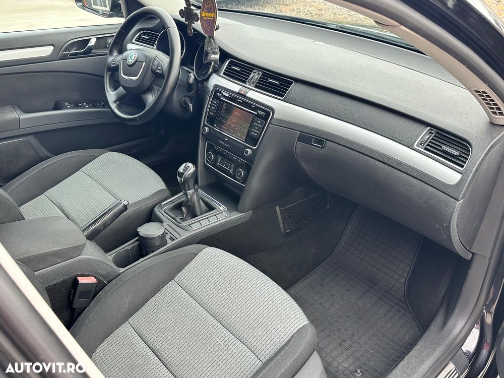 Skoda Superb 2.0 TDI Elegance - 3