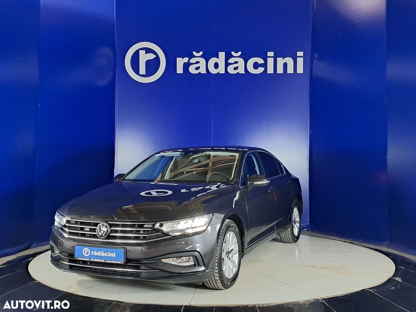 Volkswagen Passat - 1
