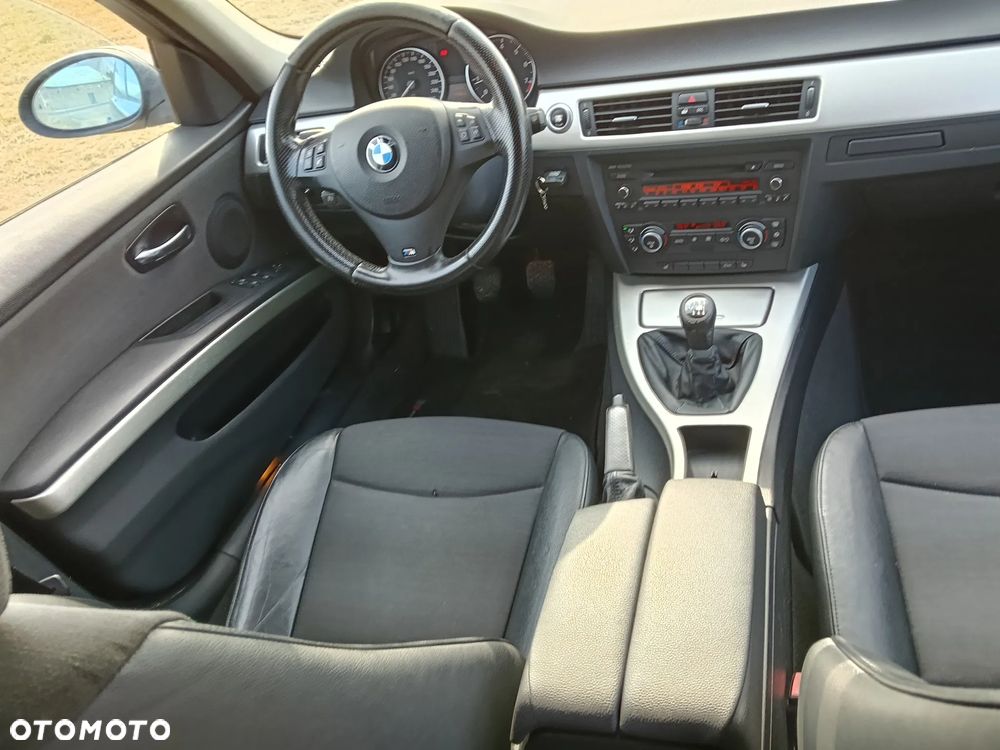 BMW Seria 3 320i - 18