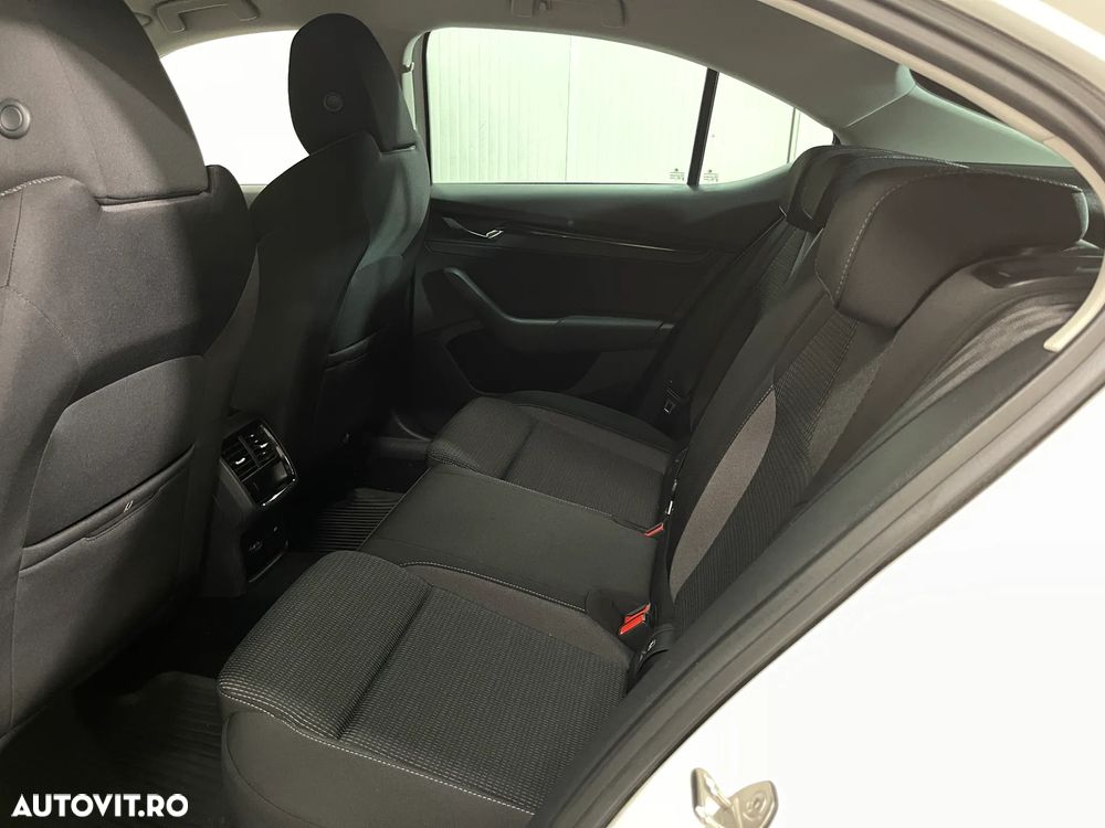 Skoda Octavia 2.0 TDI DSG Ambition - 12