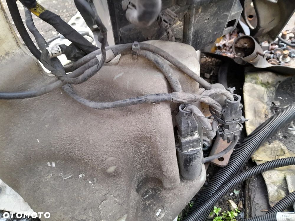 VOLVO FH 08 R ZBIORNICZEK SPRYSKIWANIA SZYB - 2