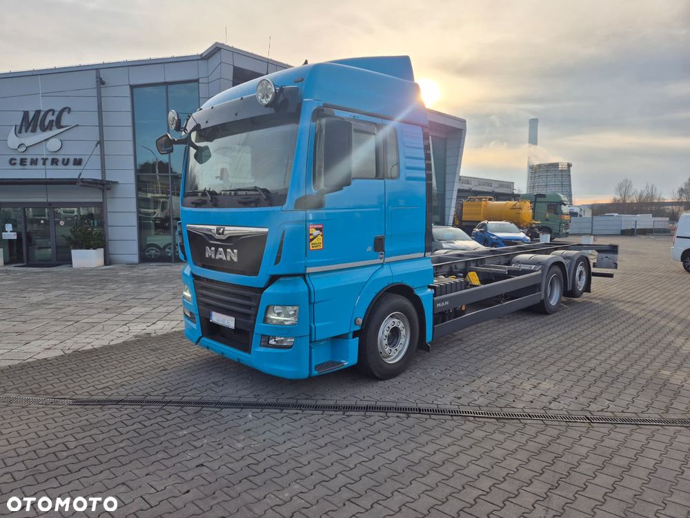 MAN TGX 26.500 / 6X2 / MEGA / SERWIS na 496TKM / RAMA / 3 OŚ SKRĘTNA + PODNOSZONA / KABINA SYPIALNIANA - 3