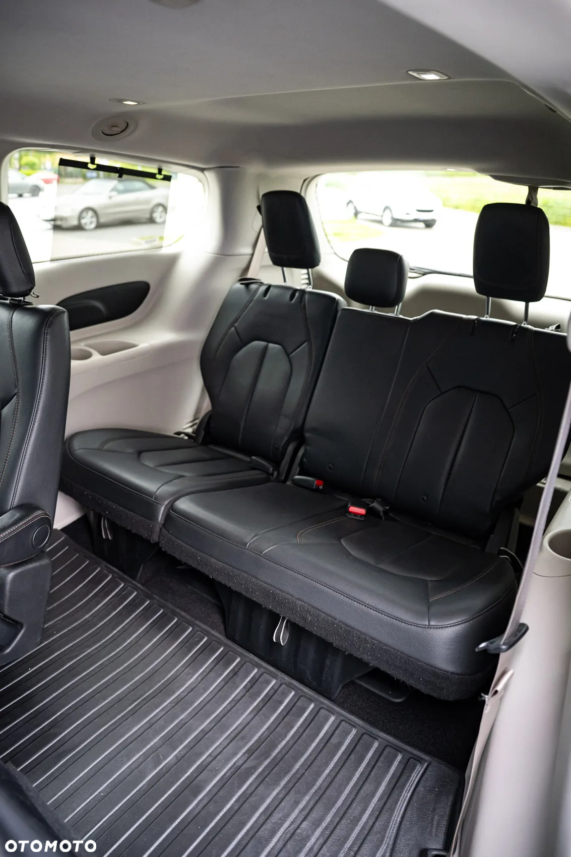 Chrysler Pacifica - 21