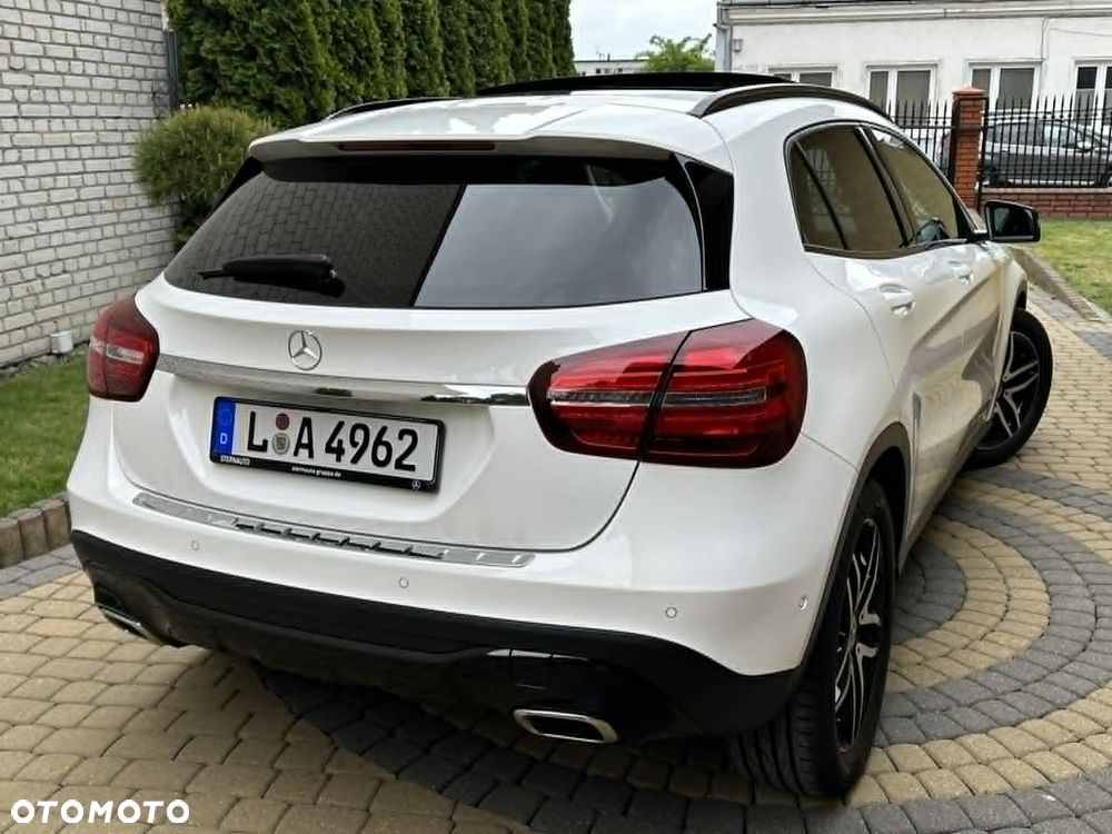 Mercedes-Benz GLA 200 7G-DCT Urban - 14