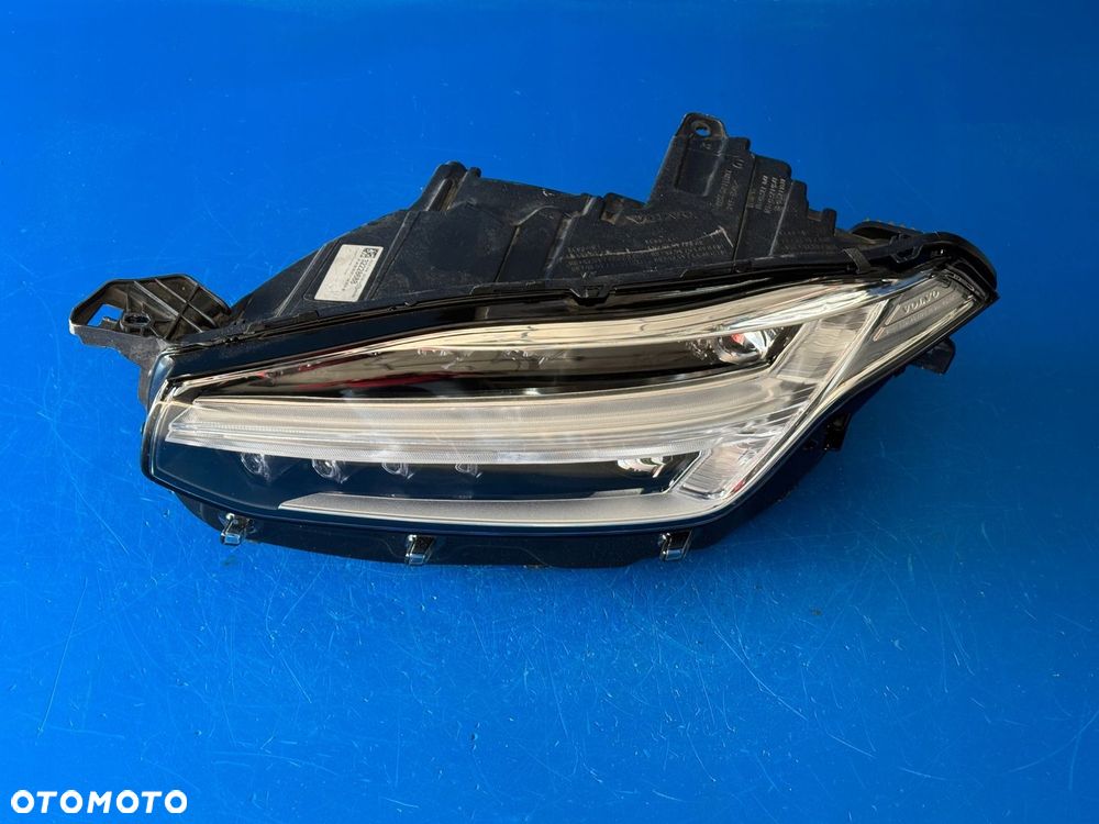 LEWY FULL LED VOLVO XC90 LIFT HIGH BDB EUROPA - 2