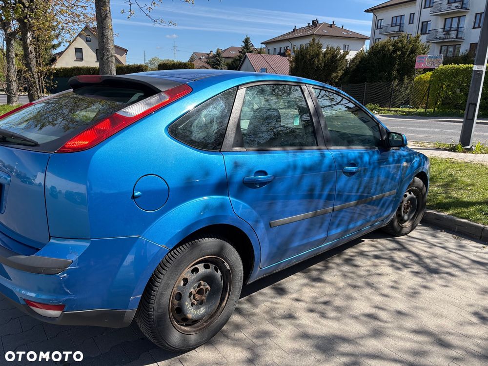 Ford Focus 1.6 16V Ambiente - 3