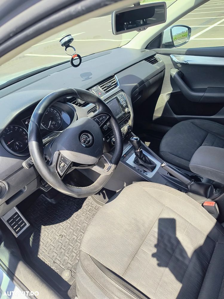 Skoda Octavia 2.0 TDI DSG Style - 3