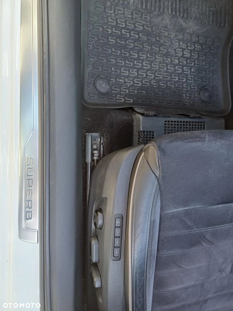 Skoda Superb 2.0 TSI 4x4 Scout DSG - 30