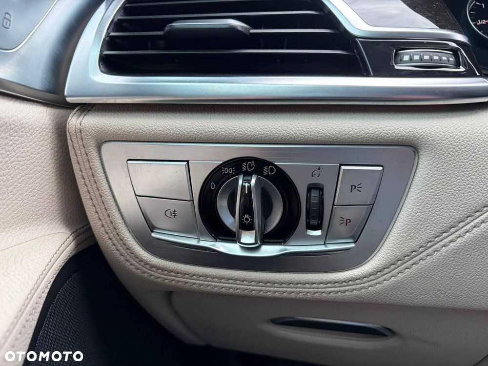 BMW Seria 7 - 22