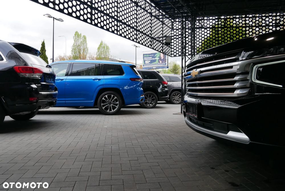 Chevrolet Suburban - 33