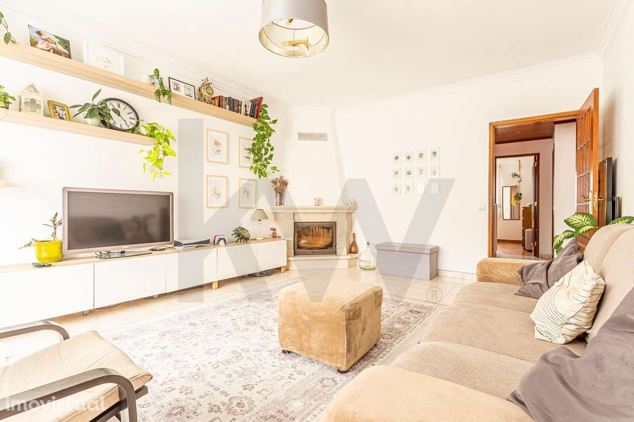 T2 com Sótão Aproveitado | R/C | Excelente Estado | Azeitão - Grande imagem: 3/27