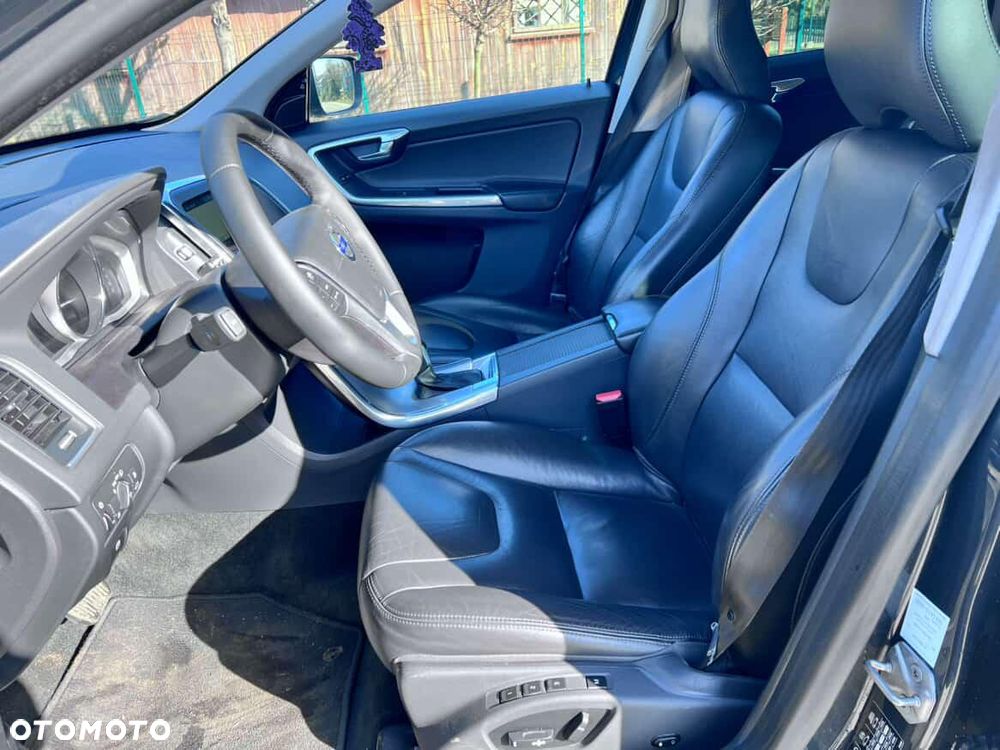 Volvo XC 60 D4 Geartronic Momentum - 11