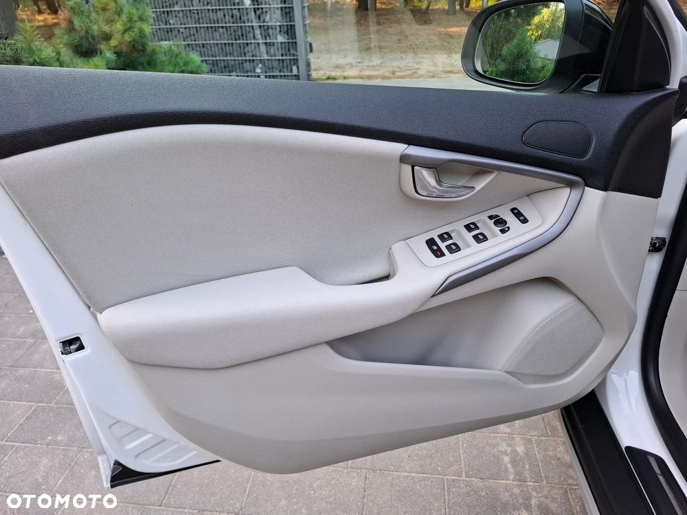 Volvo V40 Cross Country D3 Drive-E Dynamic Edition - 32