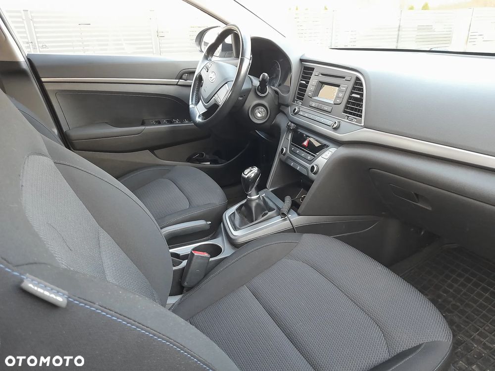 Hyundai Elantra 1.6 Classic Plus - 9