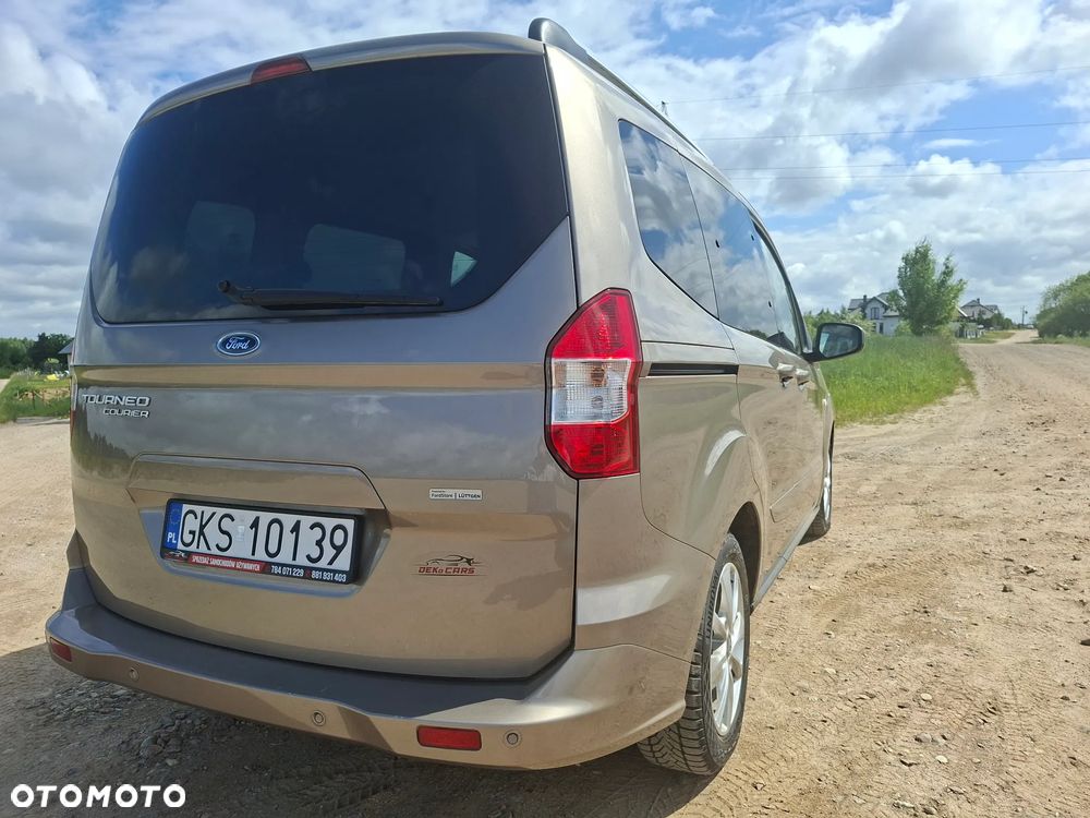 Ford Tourneo Courier 1.0 EcoBoost Titanium - 25