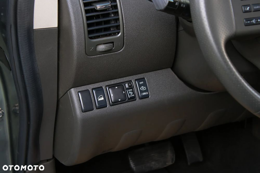 Nissan Pathfinder 2.5 dCi Platinum - 32
